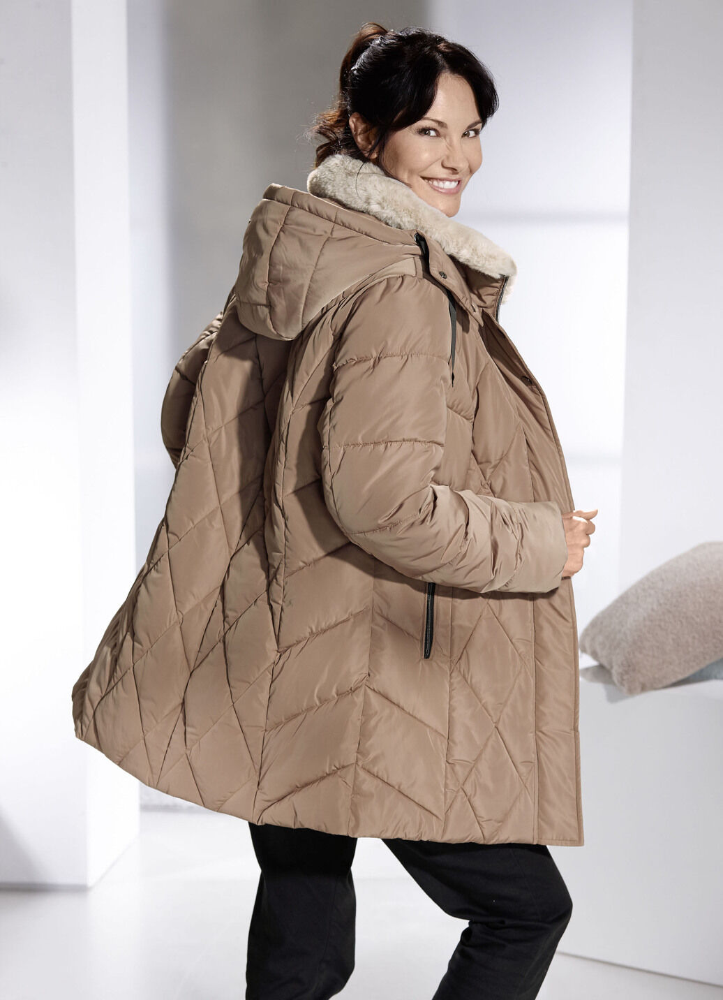 Jacke mit Kunstpelz-Besatz am Kragen