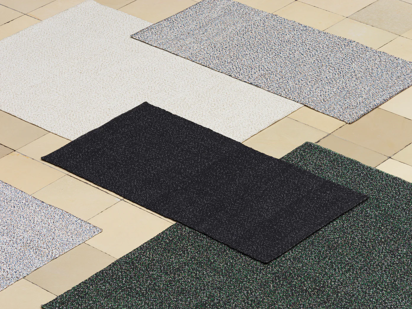 Normann Copenhagen  Polli tæppe, Dark Grey - 200x300 cm