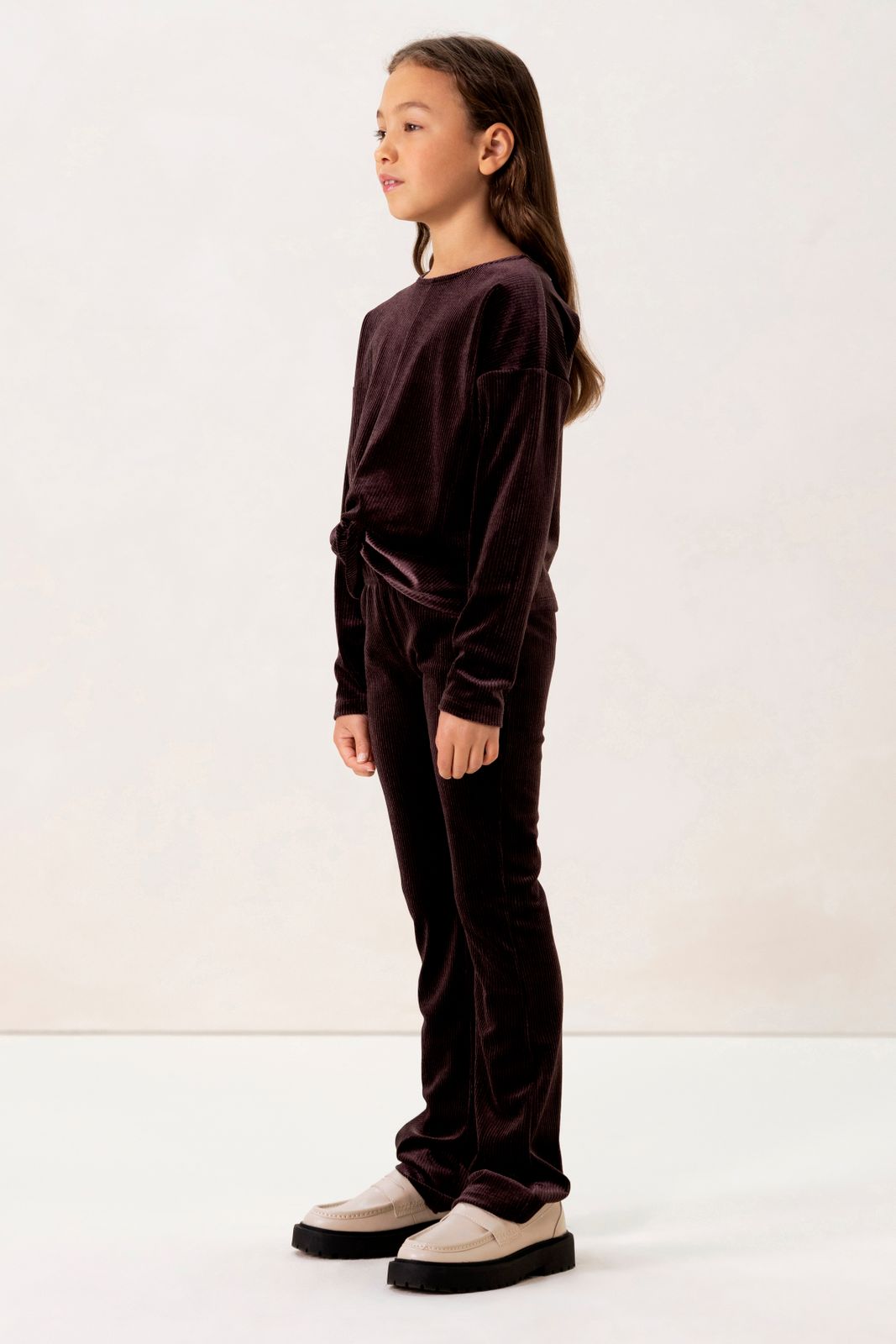 Donkerbruine longsleeve met knoopdetail