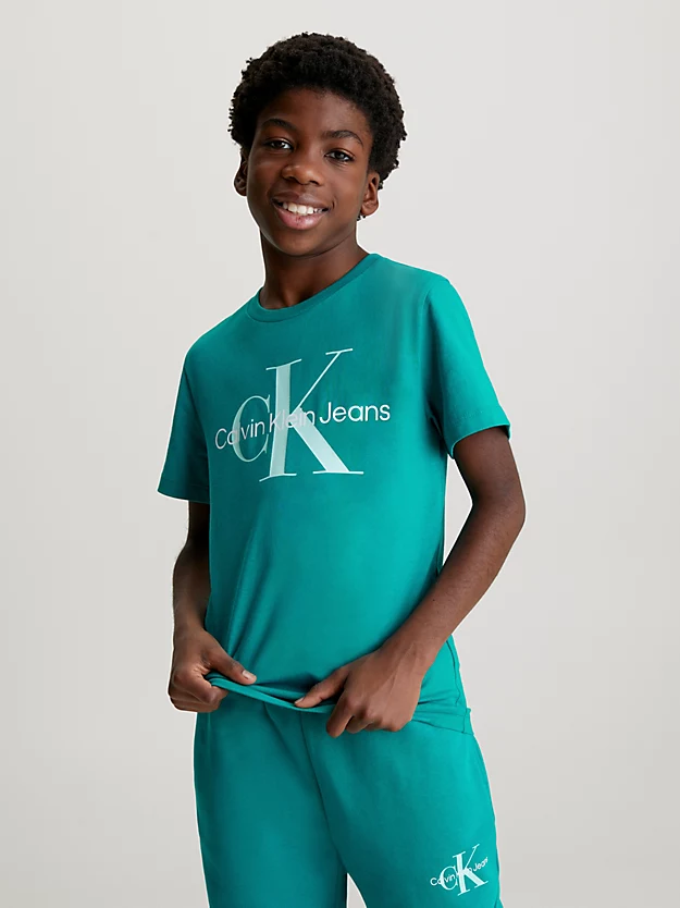 Camiseta infantil com logotipo