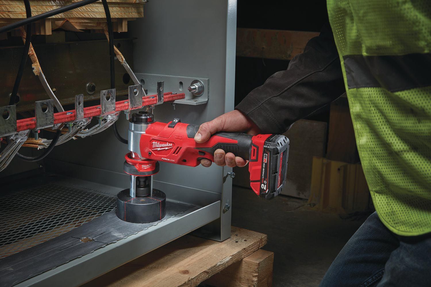 Milwaukee M18 HKP-201CA Accu Hydraulische Ponsmachine Set FORCE LOGIC™ 18V 2.0Ah in koffer - 4933451204