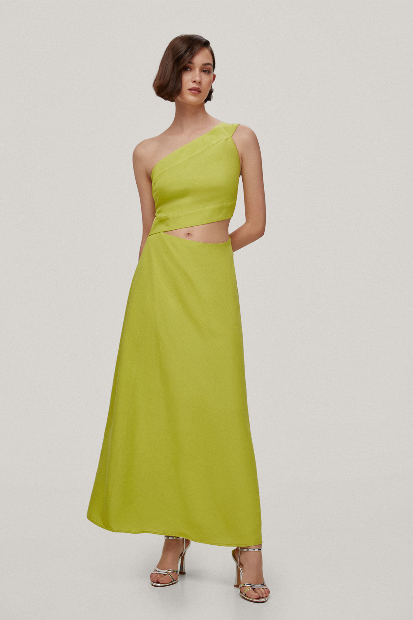 Celina. Vestido assimétrico com recortes - Amarelo