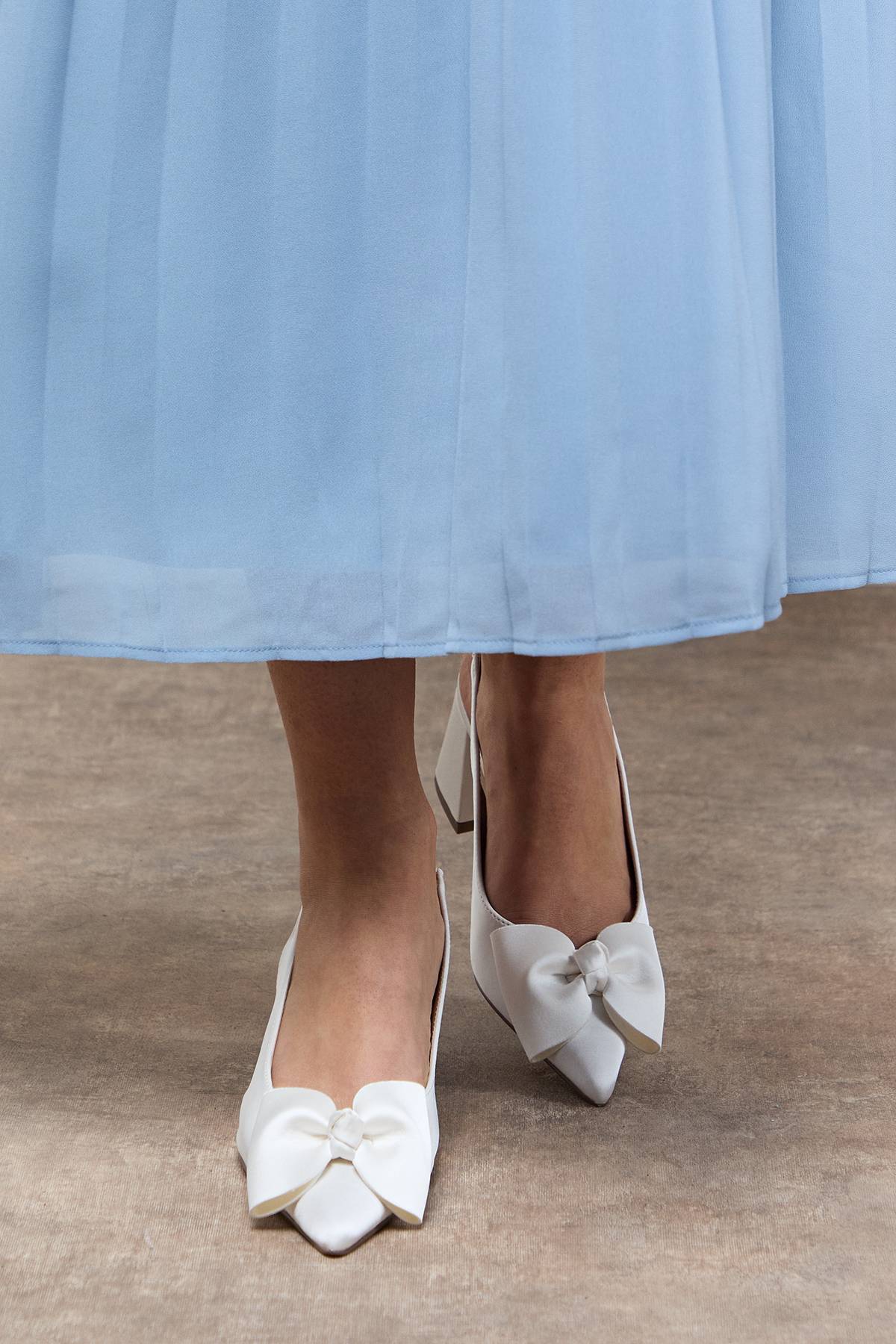 Oasis Escarpins Seala à Bride Arrière Talon Bloc Moyen avec Nœud en Satin