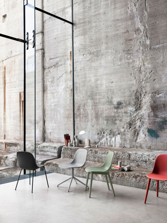 Muuto Fiber Side Tube stoel oker