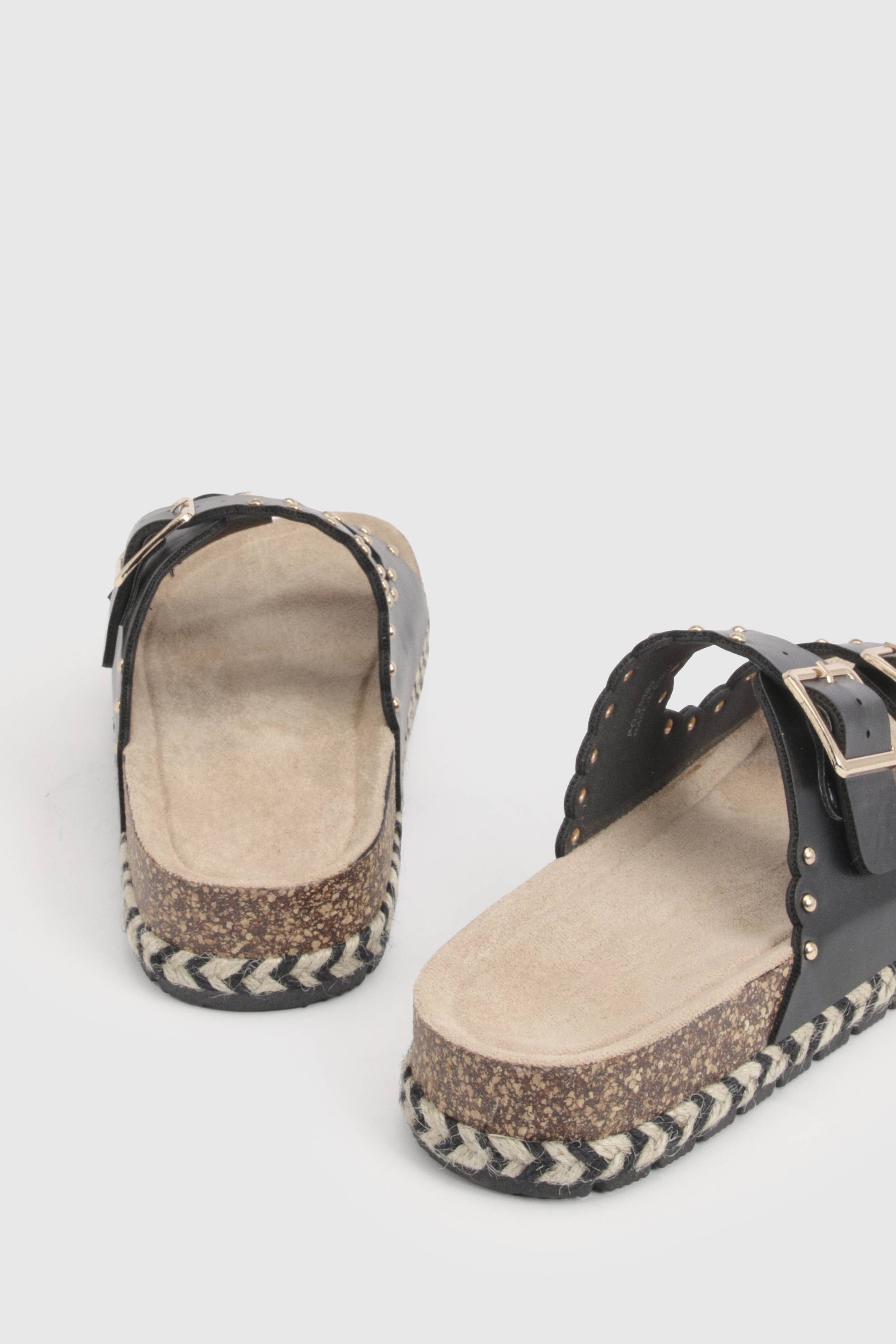 boohoo Sandales À Plateforme Plate Avec Double Boucle Et Clous