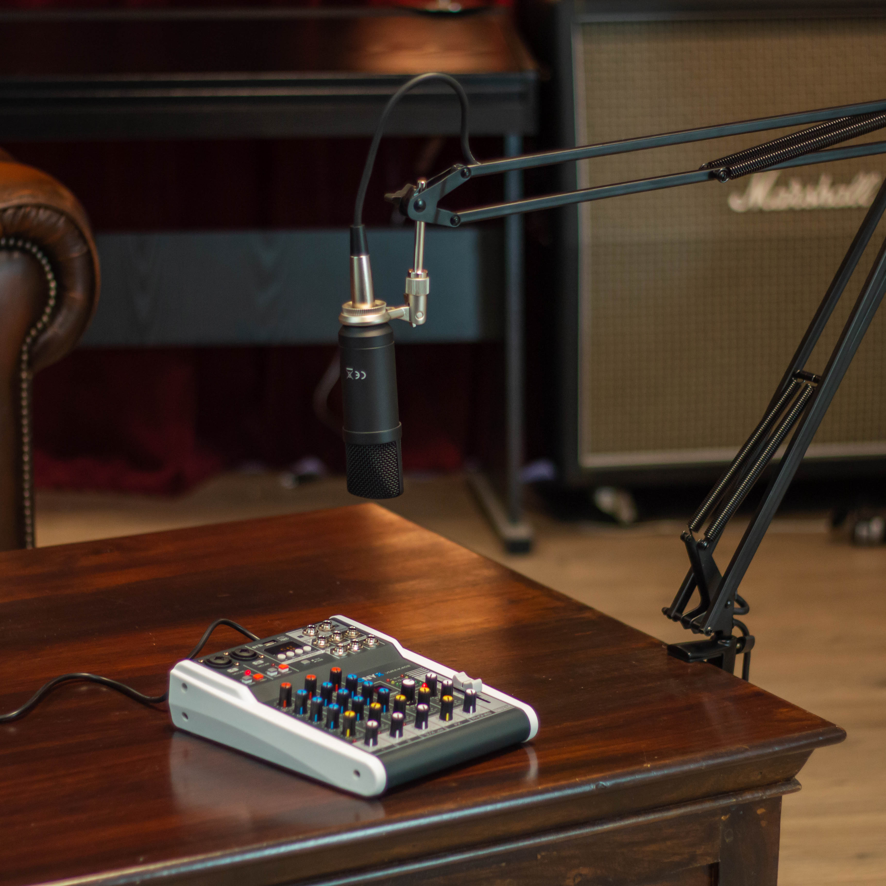 Devine M-Mic Podcast Set Plus studiomicrofoon met USB-Mixer