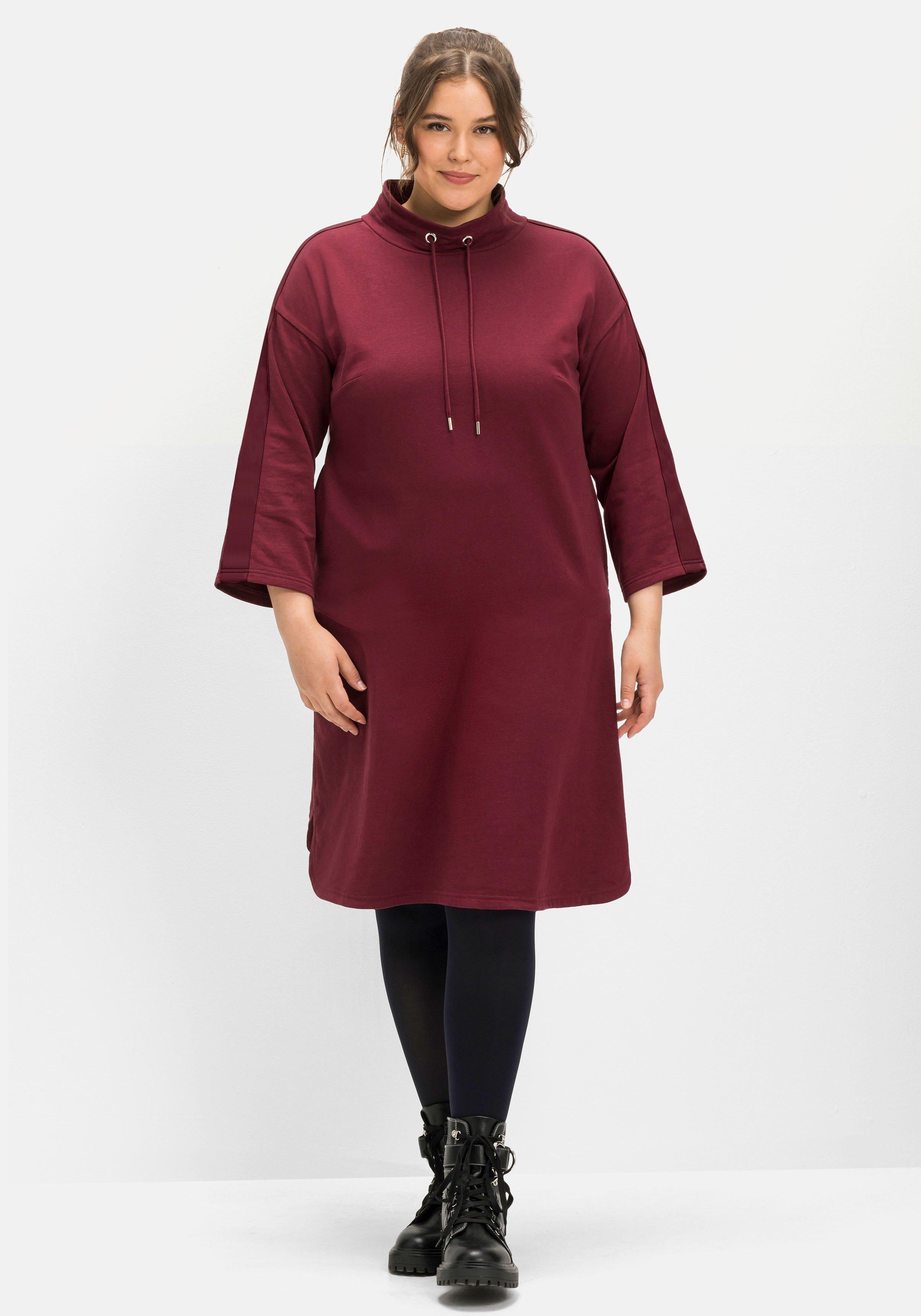 Sweatkleid mit Streifentape an Arm und Schulter