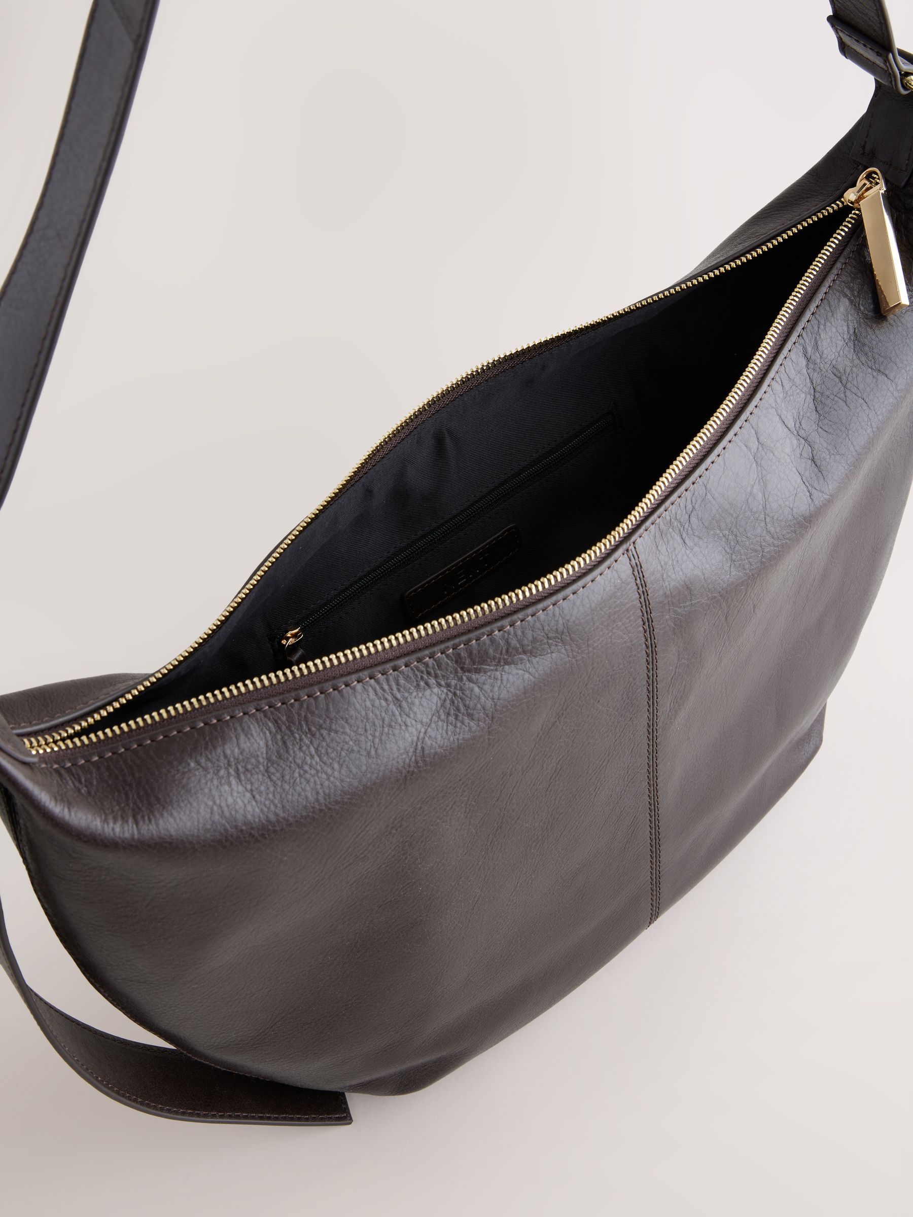 Chocoladebruin - N. Premium leren tas met hielbandje
