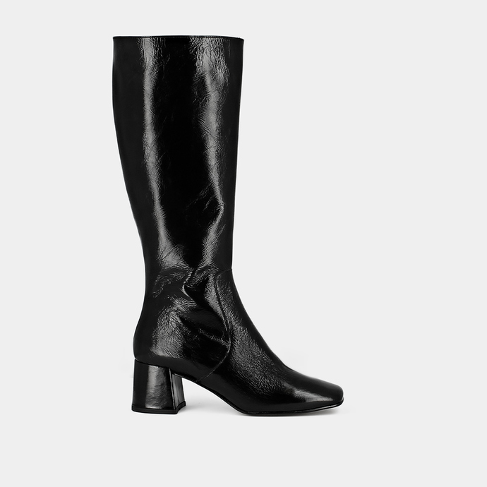 Bottines à petits talons et bouts carrés...  en cuir brillant noir