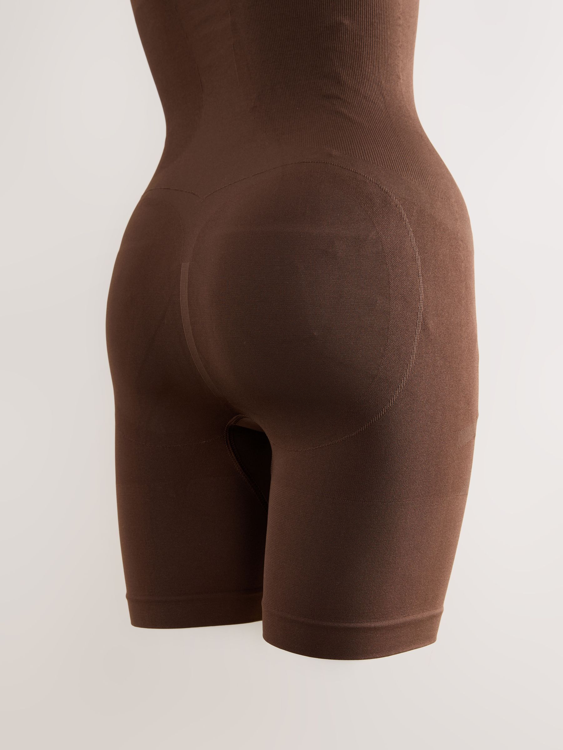 Chocolade nude - Wear Your Own Bra - Body met sterke buikcorrectie