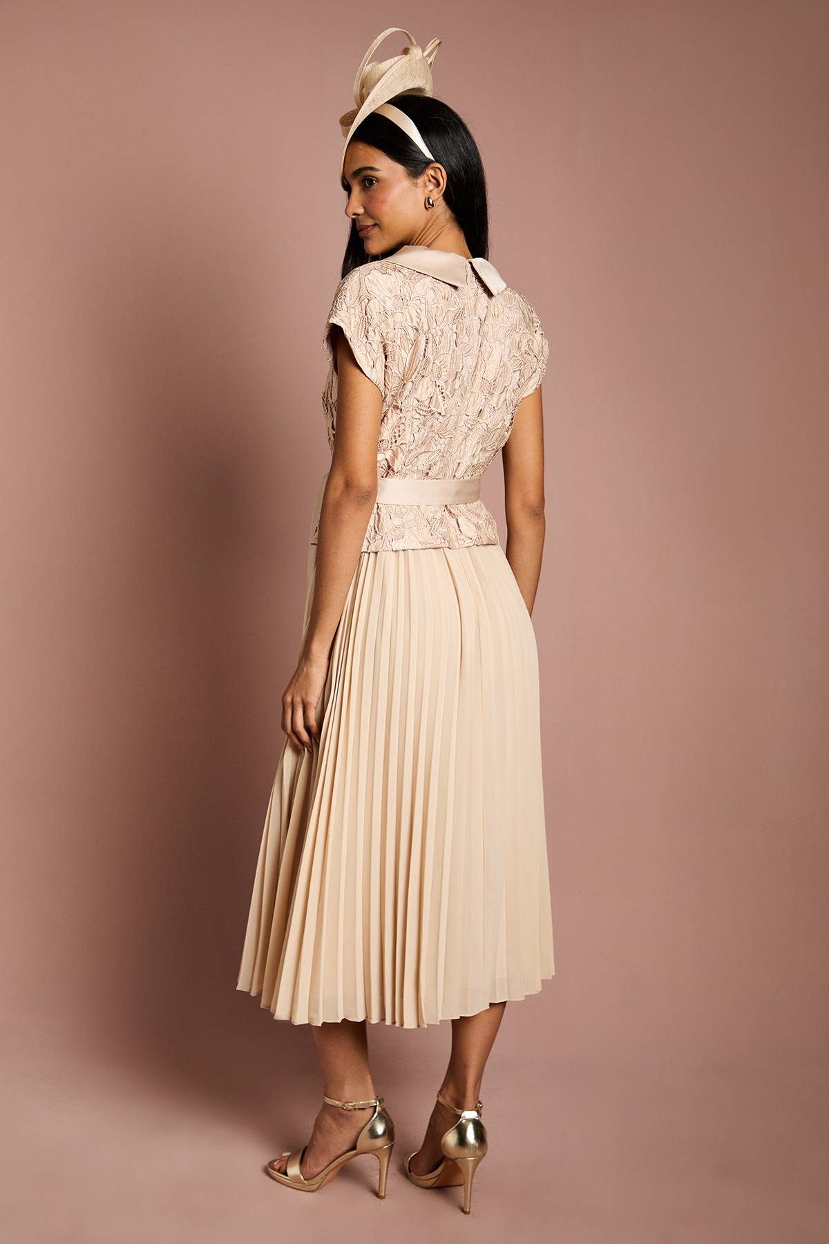 Coast Robe Midi Smoking à Plis avec Haut Cache-Cœur en Dentelle