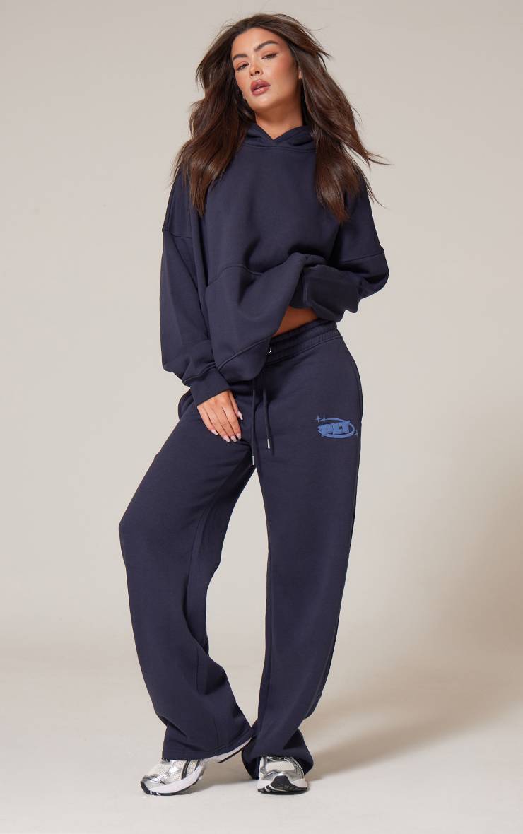 Bleu Marine Prettylittlething Jogging Droit Oversize À Imprimé Synthétiqueff