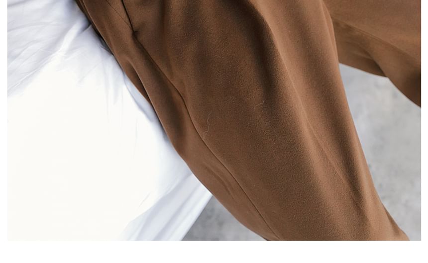 CHIC ERRO - Middelhoge effen broek met riem en wijde pijpen