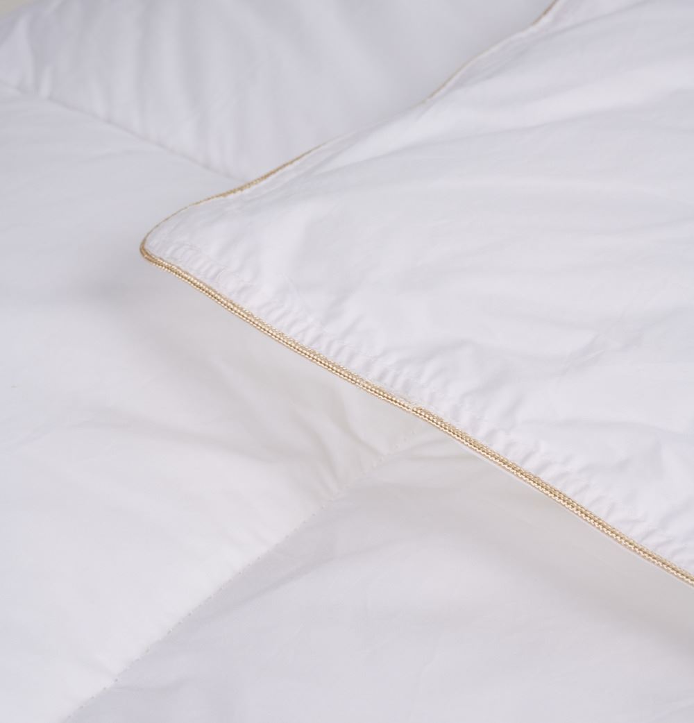 Helårs fiberdyne hvit - 140x220 cm