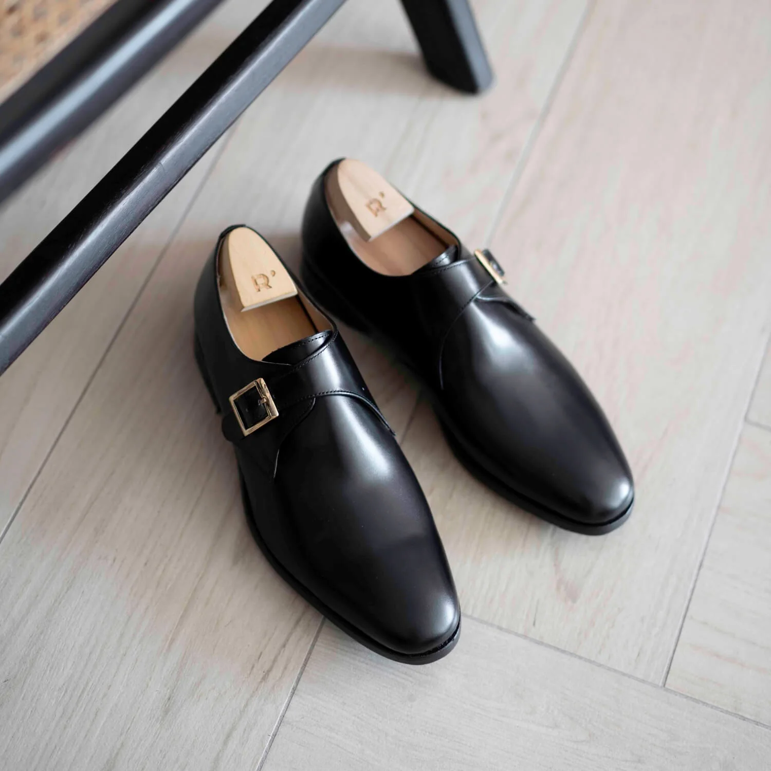 Sun-Chaussure à boucle en cuir noir