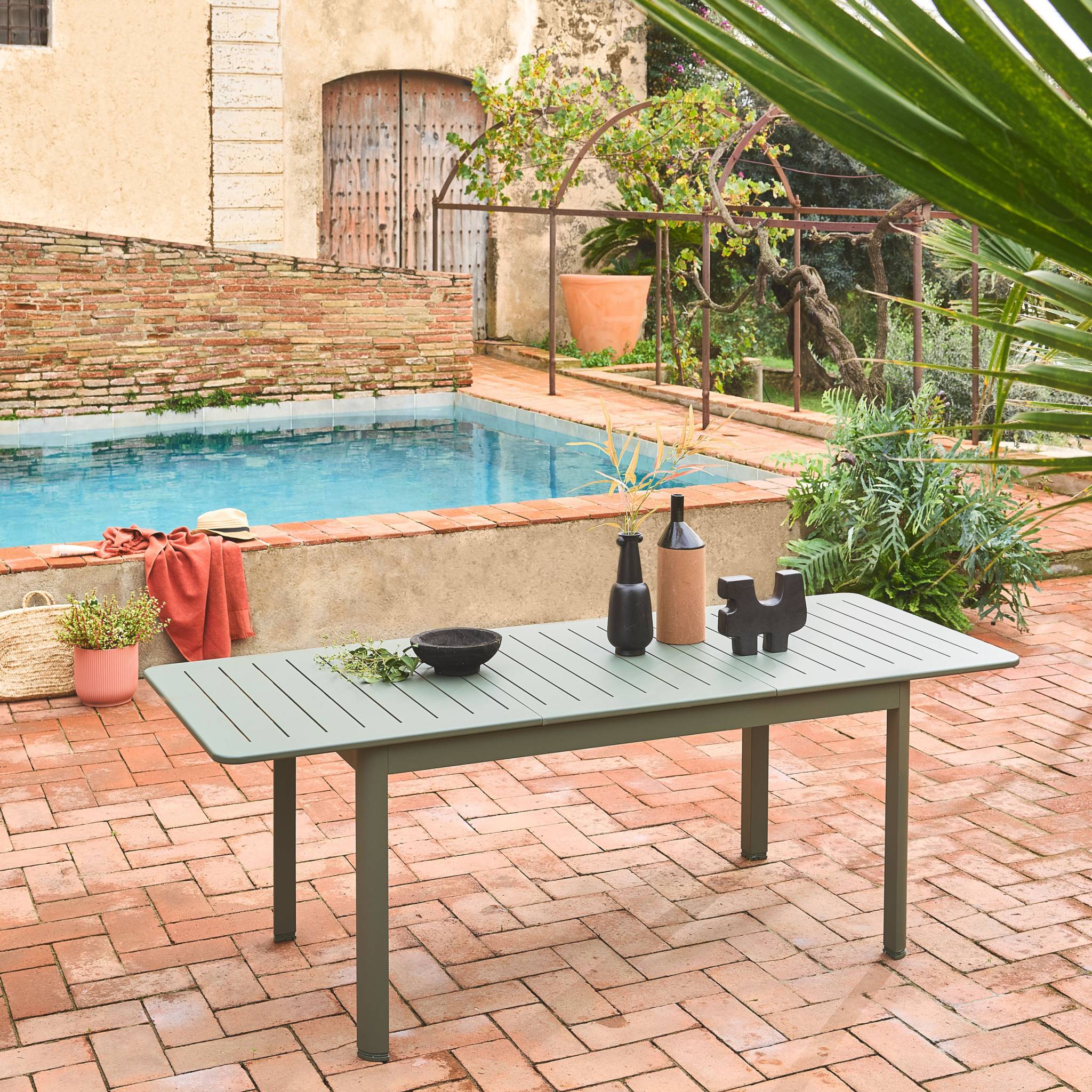 sweeek - Uitschuifbare tuintafel van aluminium, 6 plaatsen