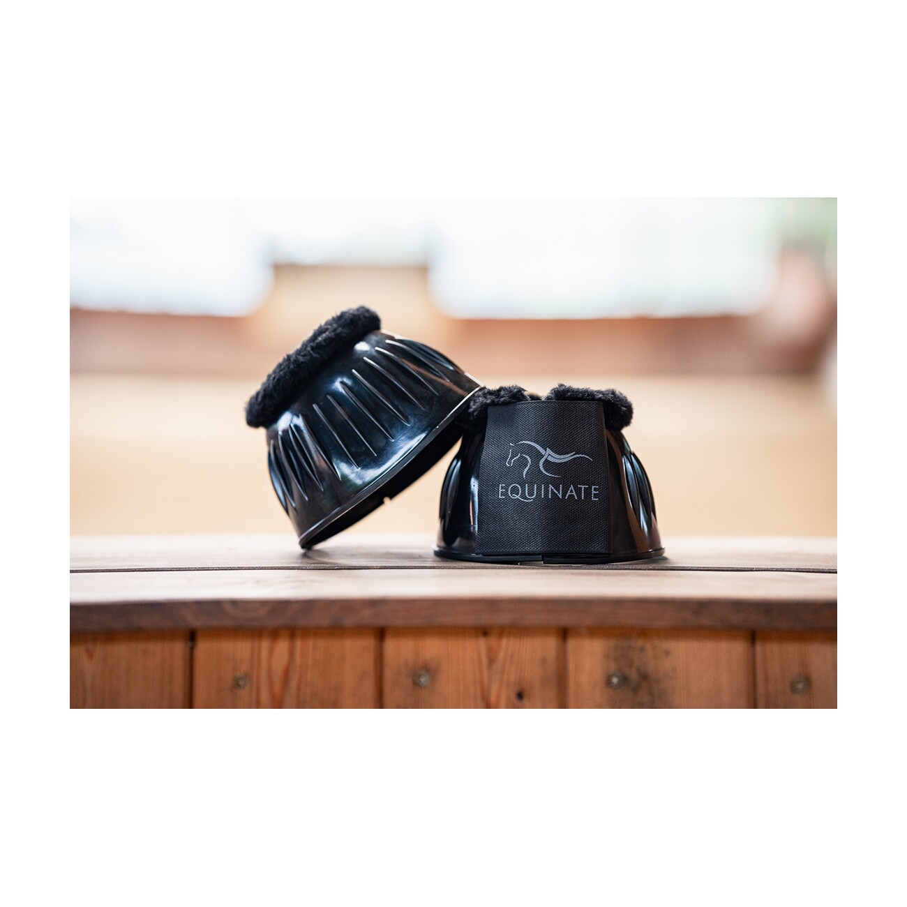 Equinate Hufglocken Avery aus PVC mit synthetischem Lammfell XL