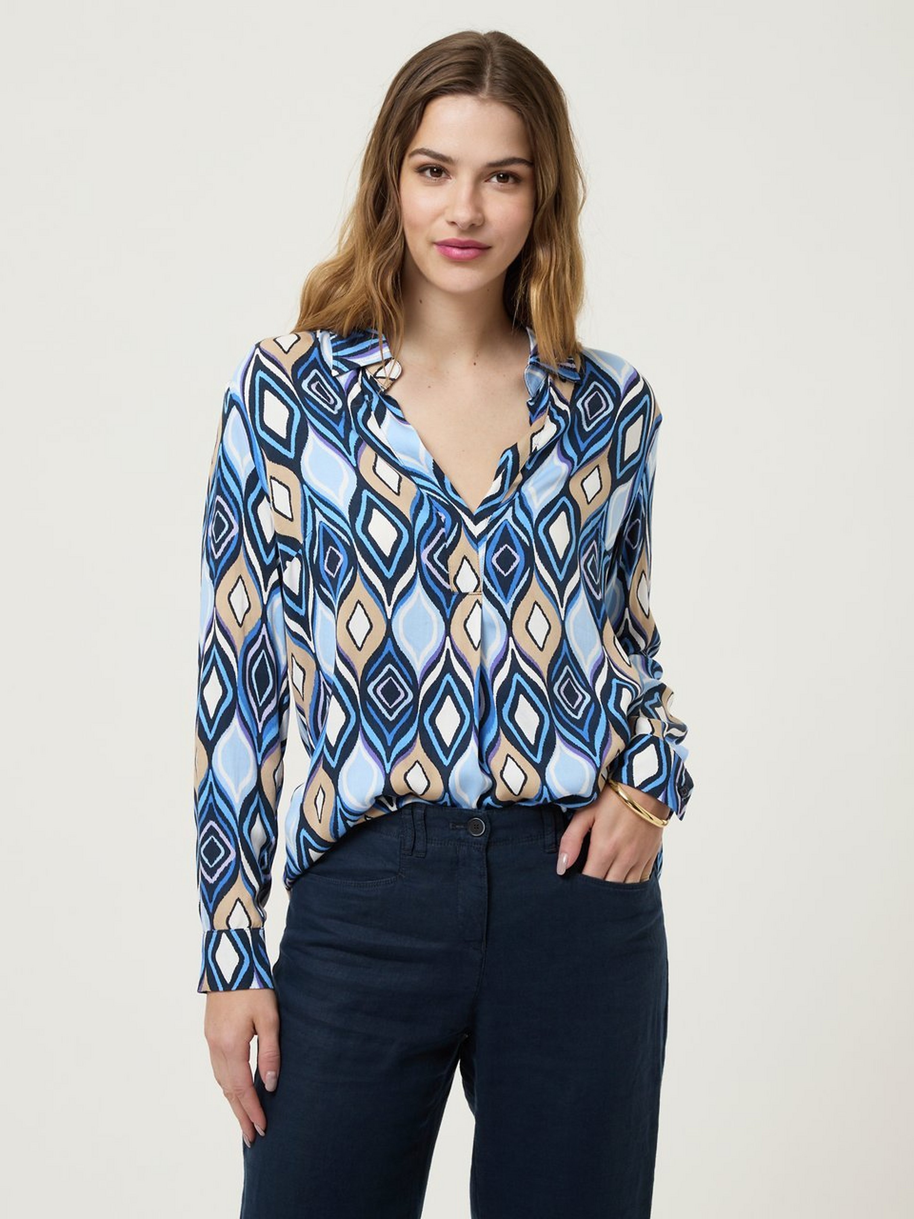 Bluse mit V-Ausschnitt