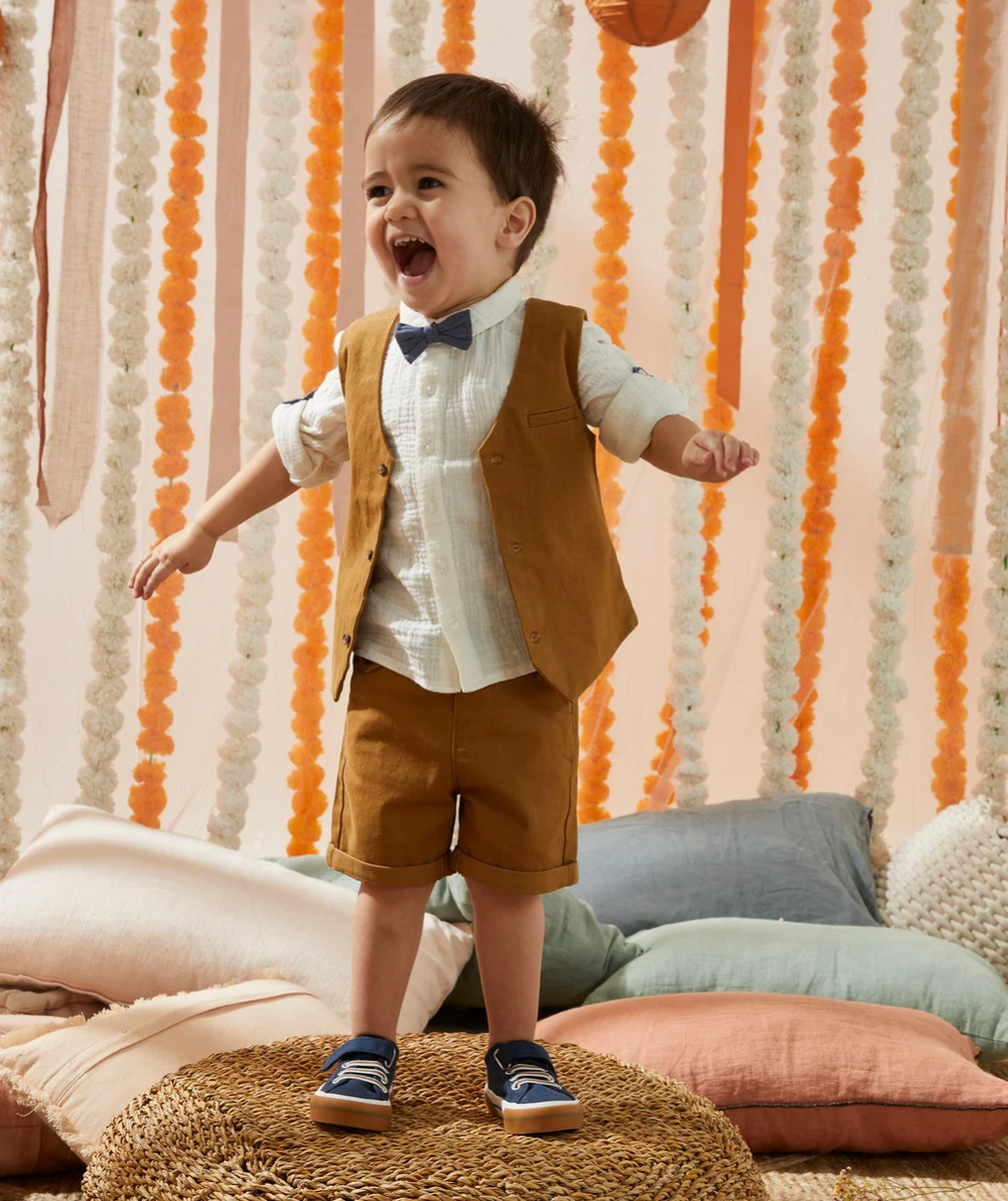 VESTE SANS MANCHE GARÇON CAMEL AVEC BOUTONS