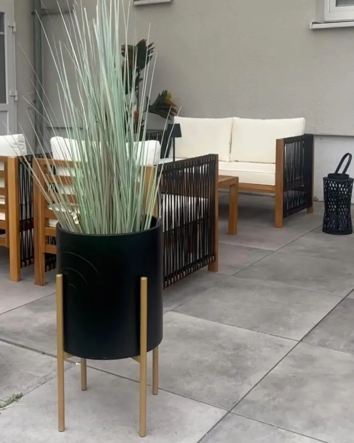 Verhoogde bloempot SEROTINA Metaal 32 cm Zwart