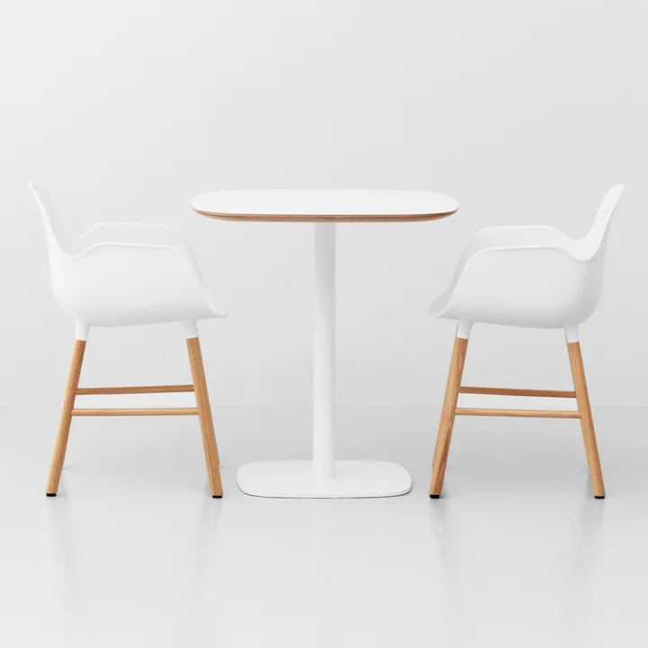 Normann Copenhagen - Form Armlehnstuhl, Gestell Eiche / weiss