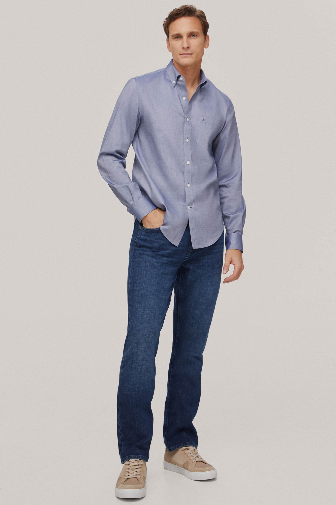 Camisa lisa que não precisa passar e é resistente a manchas - Azul