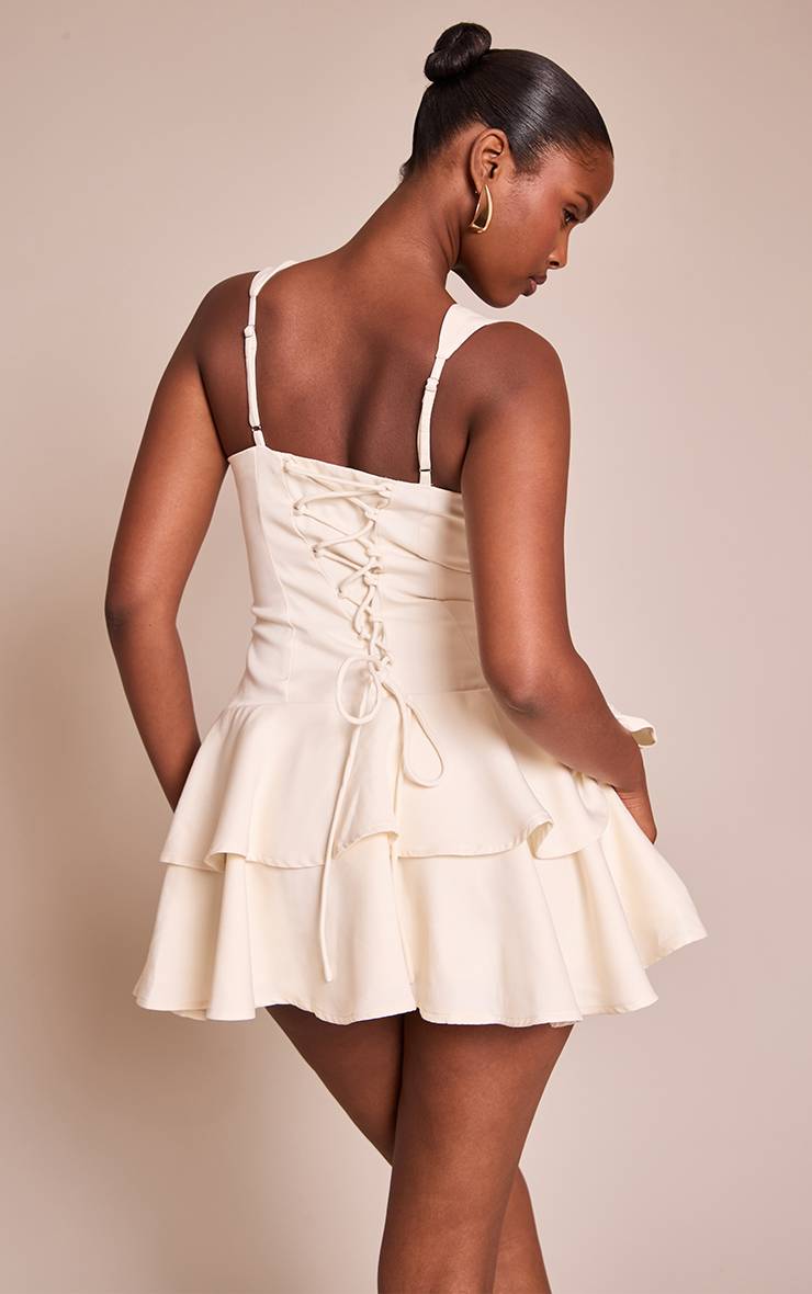 Crème Robe Mini À Volants Avec Détail Corset Tissé