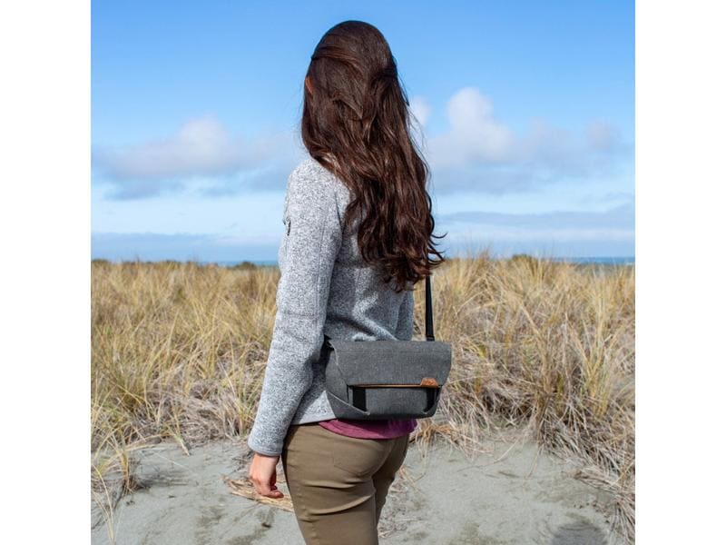 Peak Design Kamera-Tasche Field Pouch v2 Grau 2-in-1 Tragetasche mit komprimierbarem Bag-Organizer