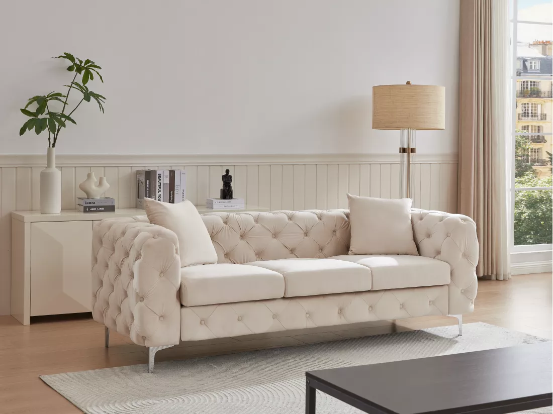 Canapé 3 places chesterfield en velours beige EDWINA