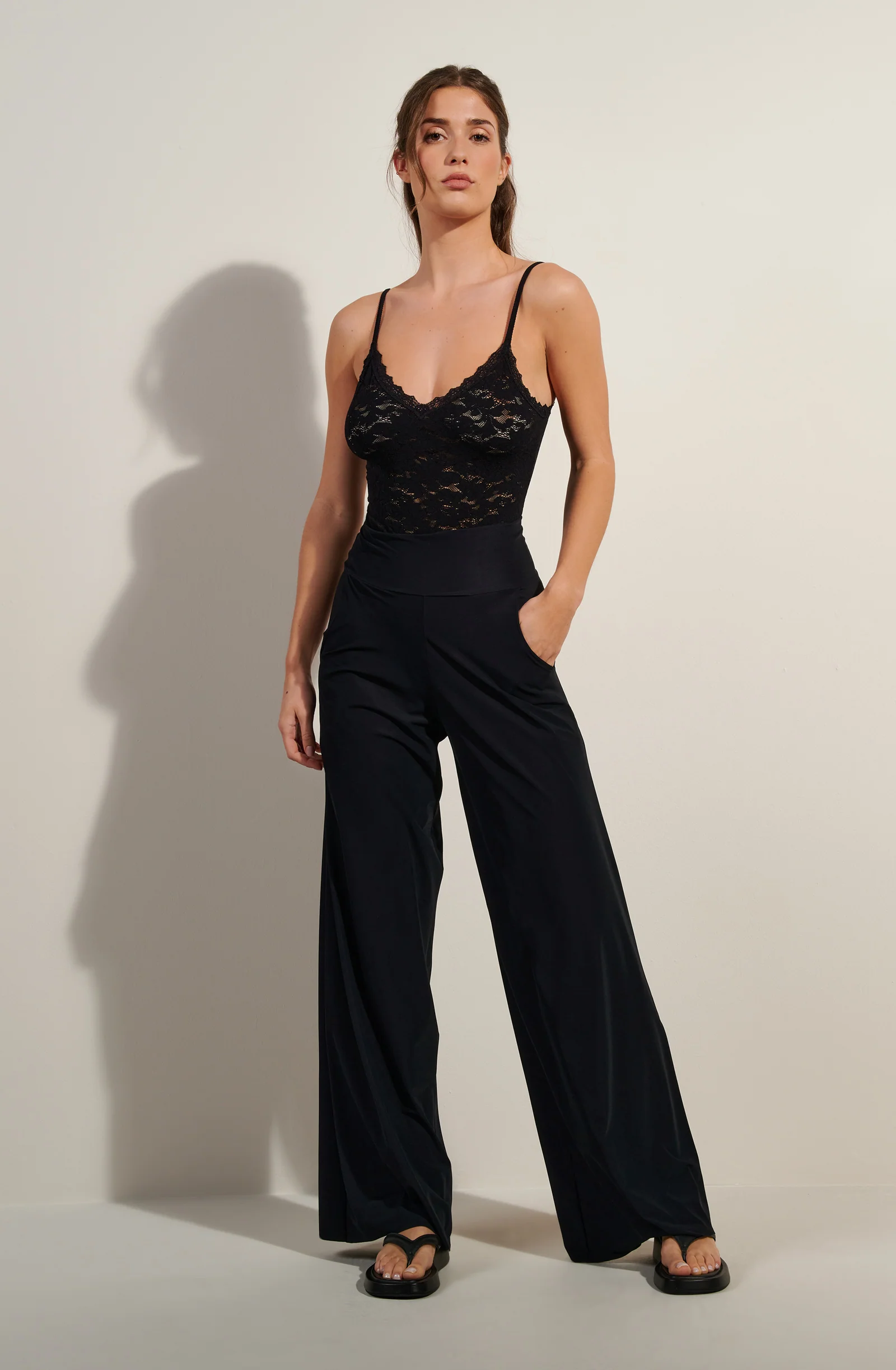 java Body string noir en dentelle Noir