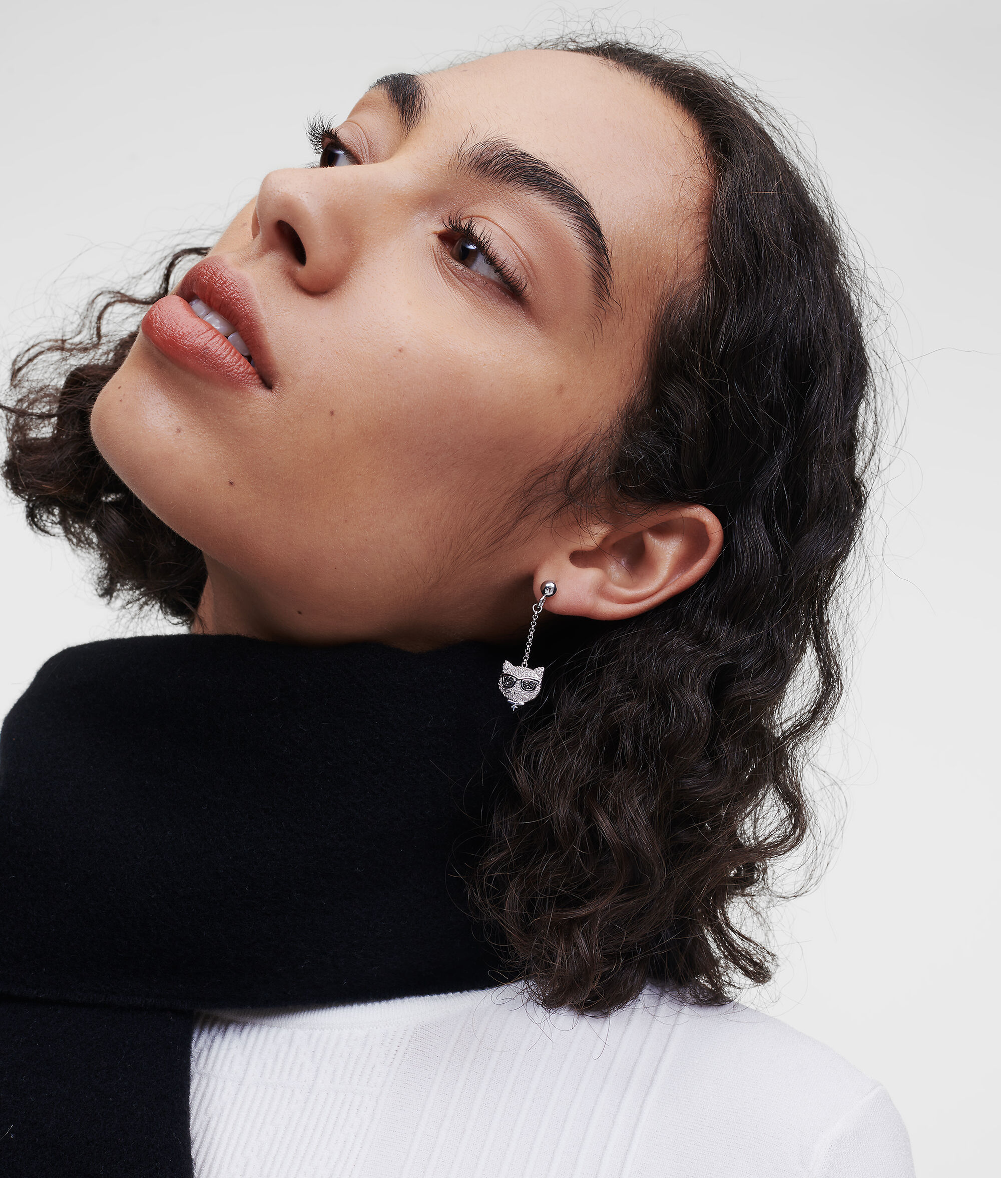 BOUCLES D'OREILLE K/IKONIK PENDANTES PAVÉES