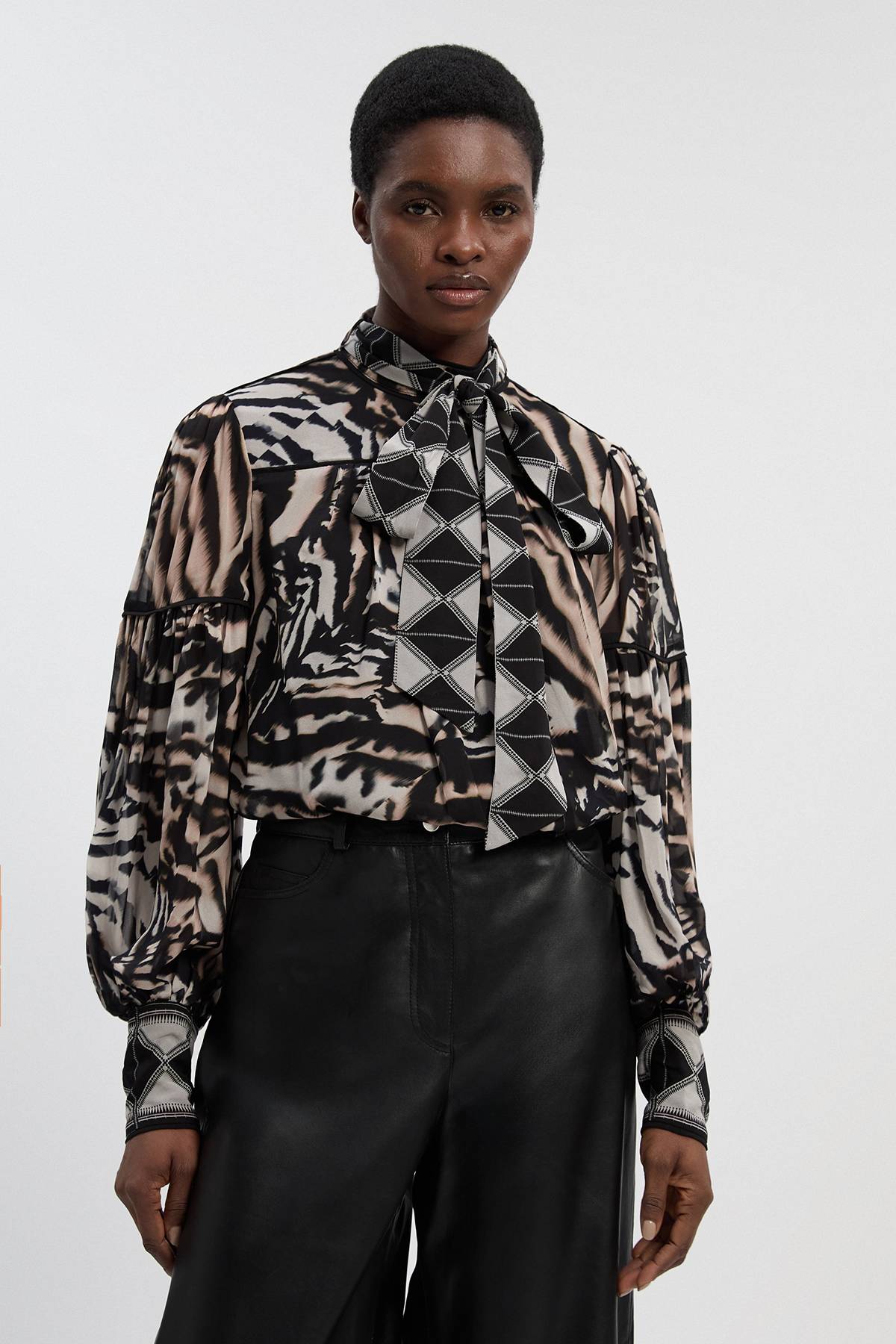 KarenMillen Blouse Tissée En Georgette De Viscose À Imprimé Animal Avec Manches Ballon
