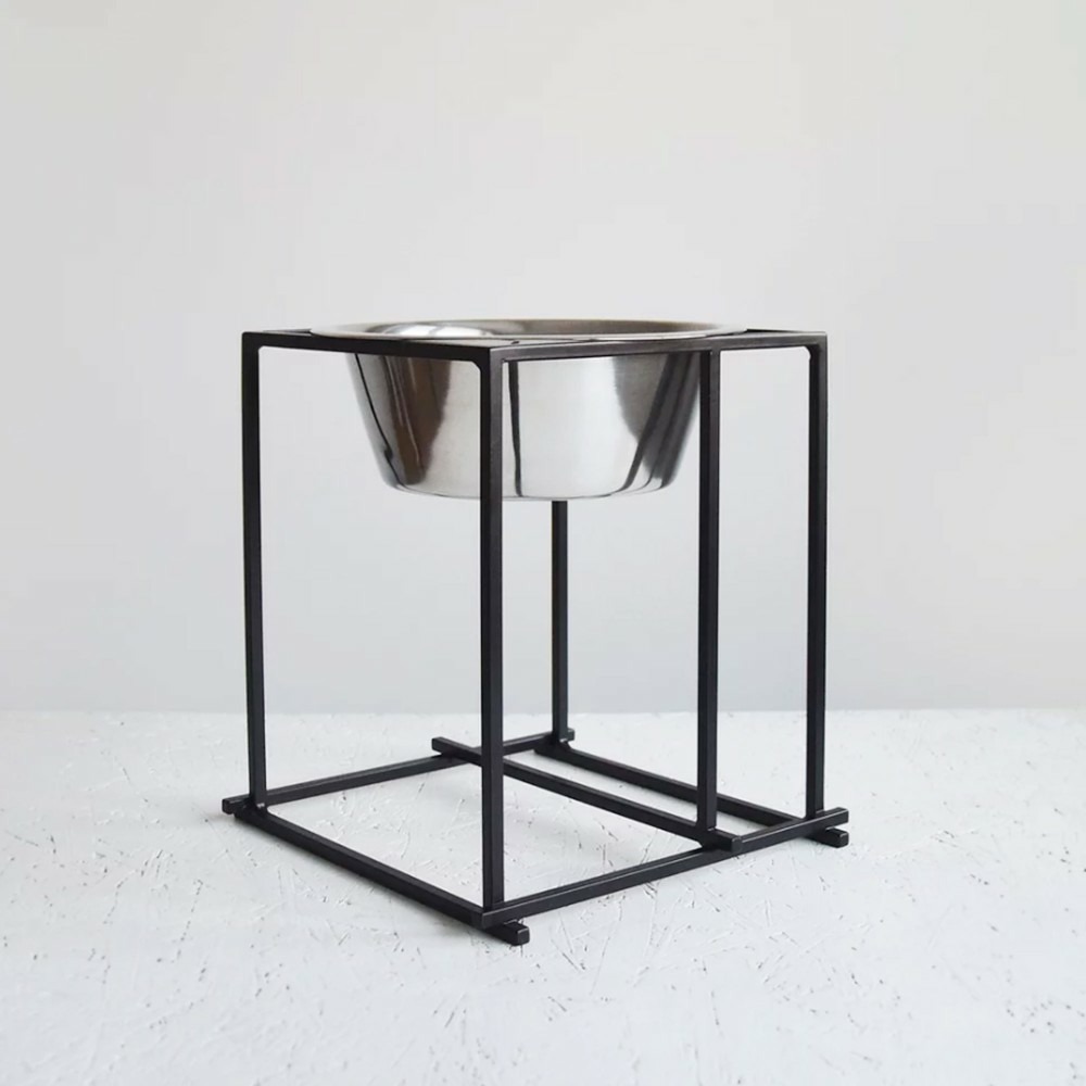 Arum - gamelle surélevée pour grand chien en acier, socle design métal noir