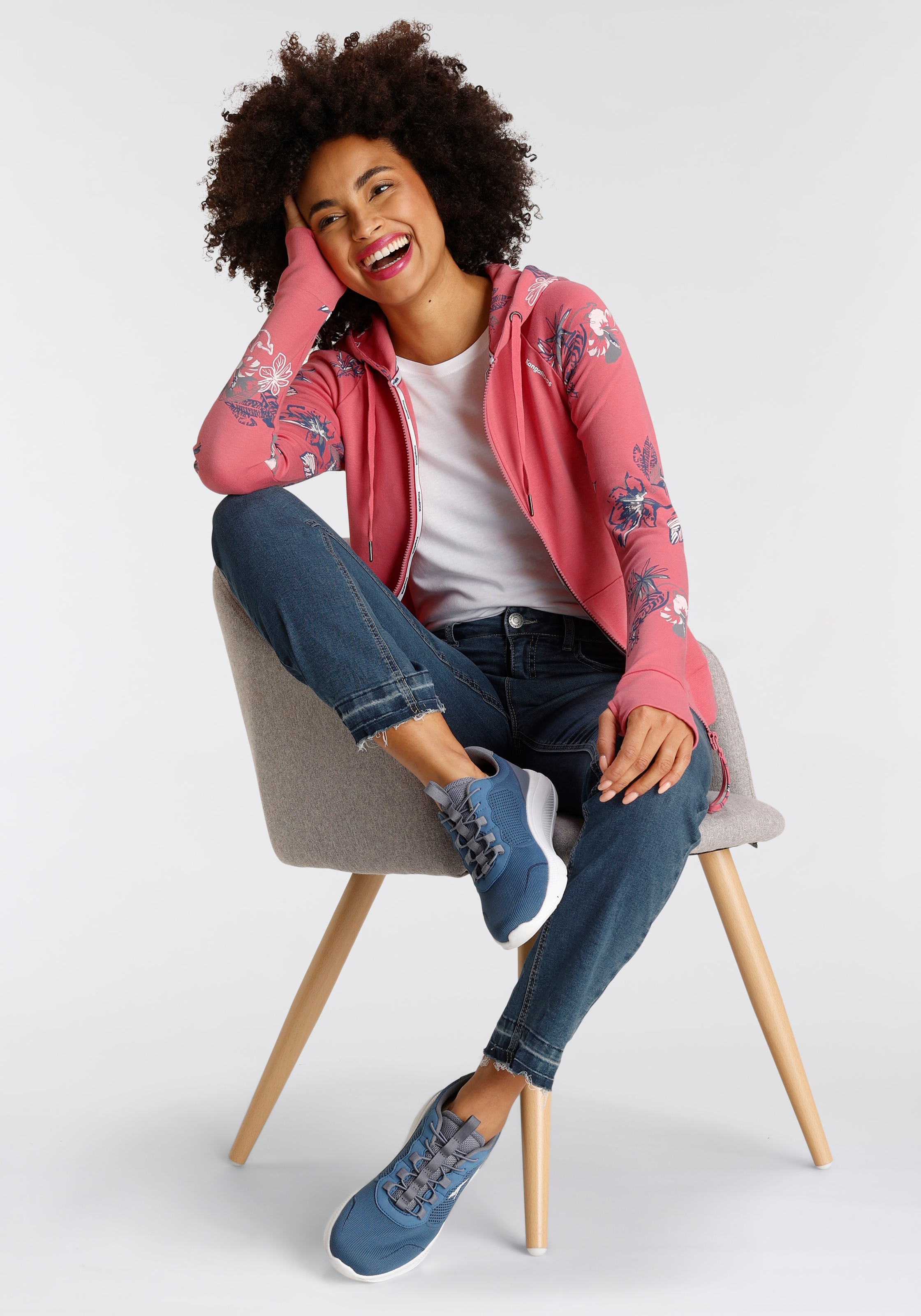 KangaROOS Kapuzensweatjacke , mit blumigem Druck im Hawaii-Look