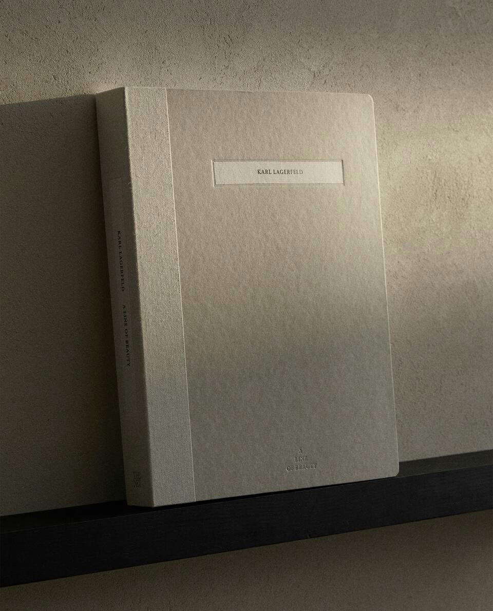 KARL LAGERFELD: UM LIVRO DE BELEZA