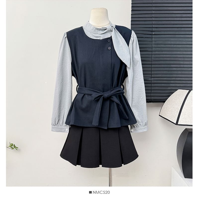Lemongrass - Tweedelige losse blouse met strikhals en sjerp