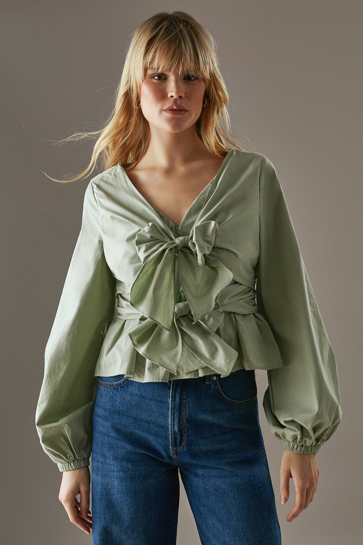 Warehouse Blouse en Popeline à Nœud Frontal et Manches Ballon