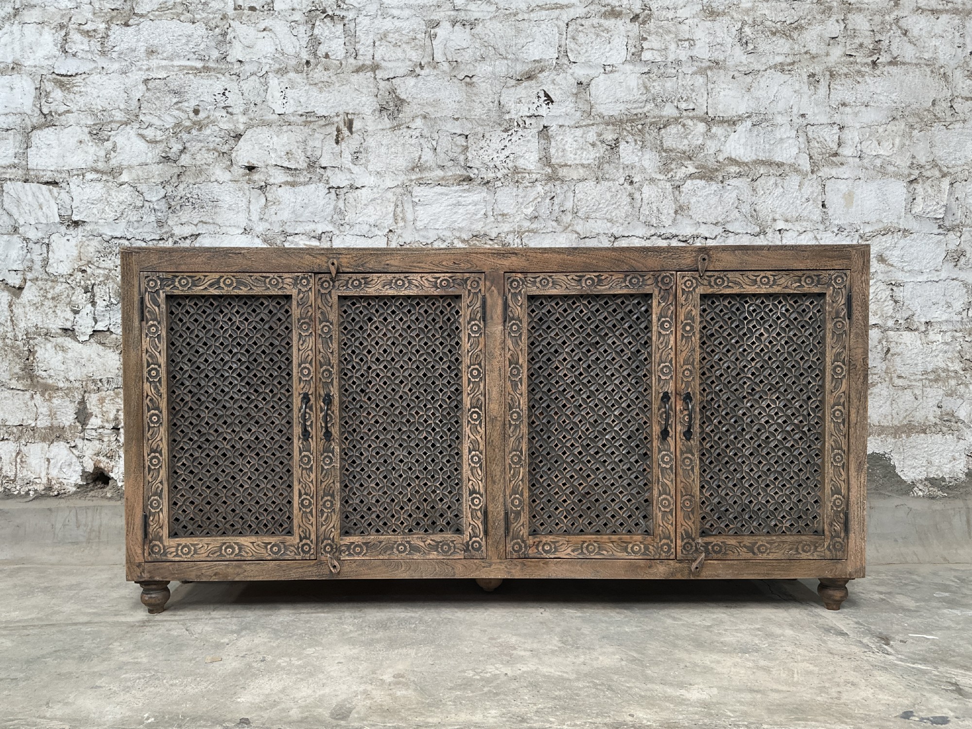 Sideboard 'Saran' aus Mangoholz, B 200 cm, T 40 cm, H 100 cm von fischer's lagerhaus