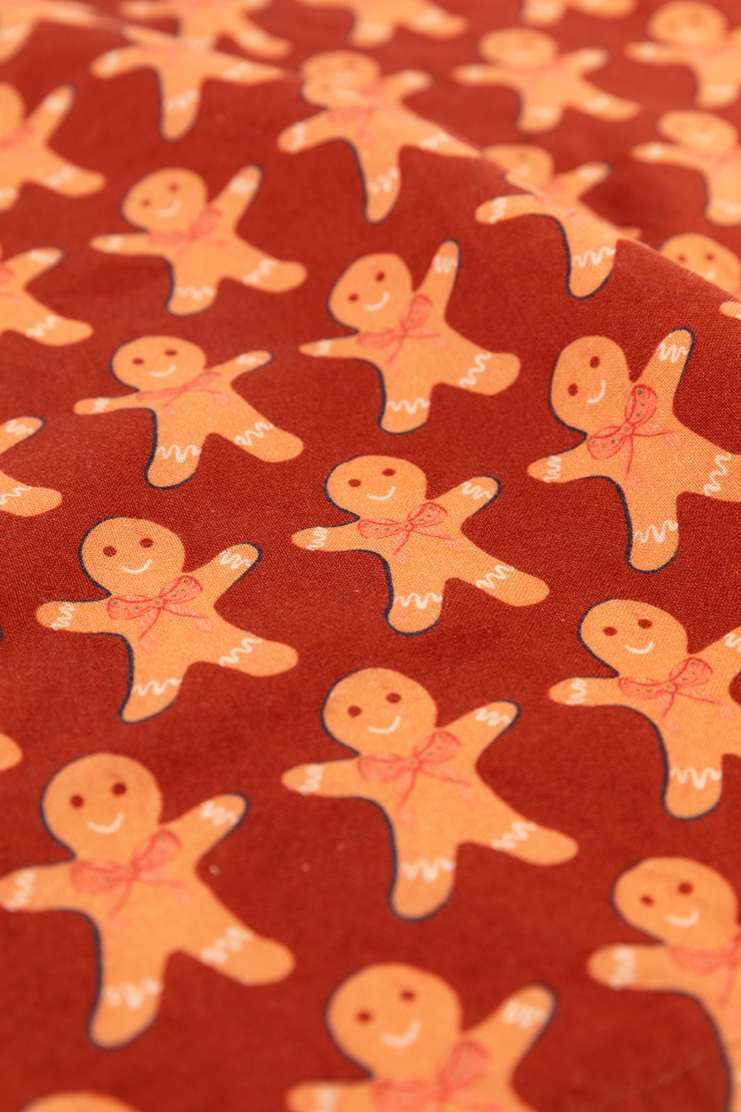 Donkerrode servet met gingerbreads