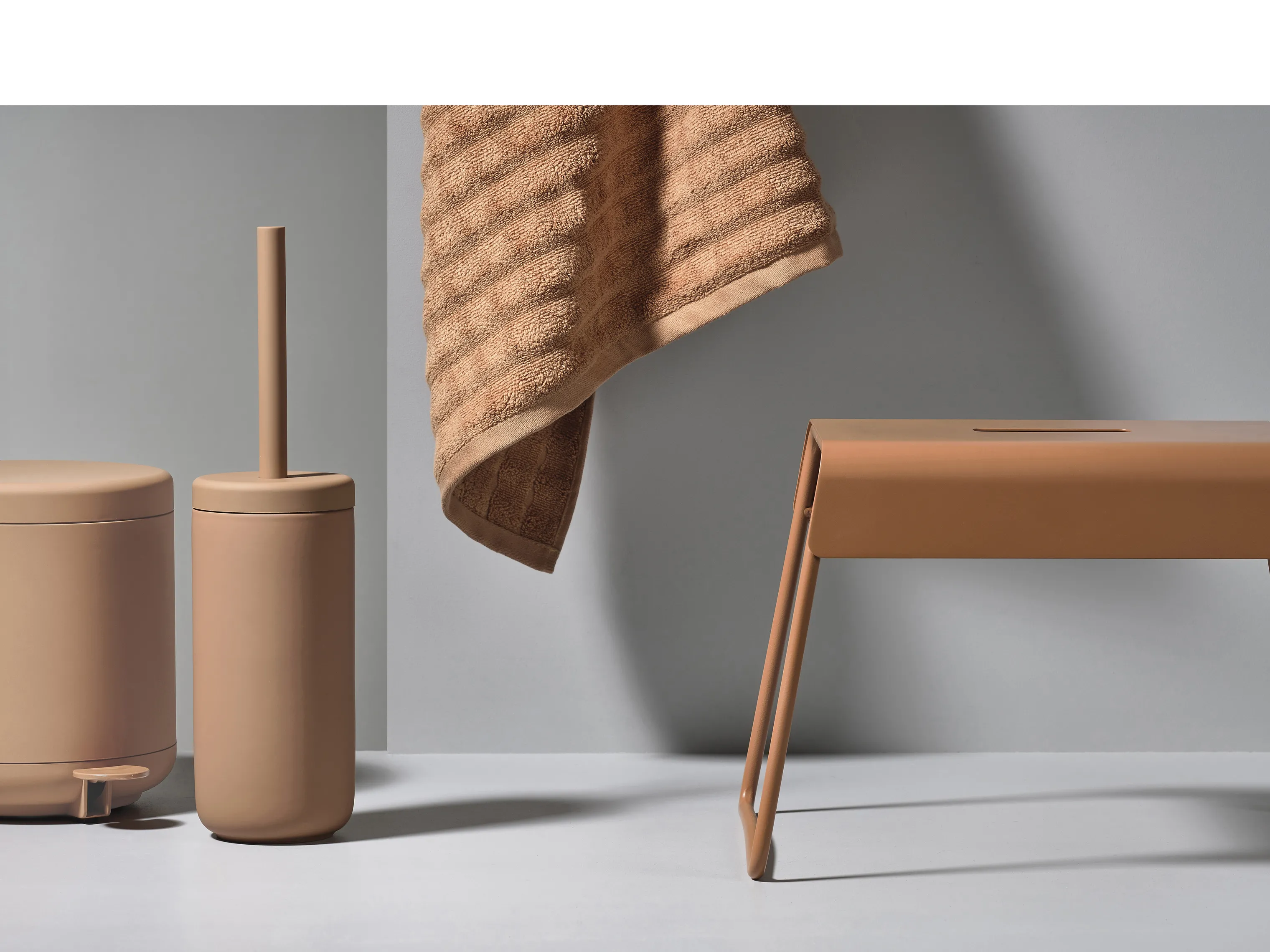 Zone A-Stool Skammel