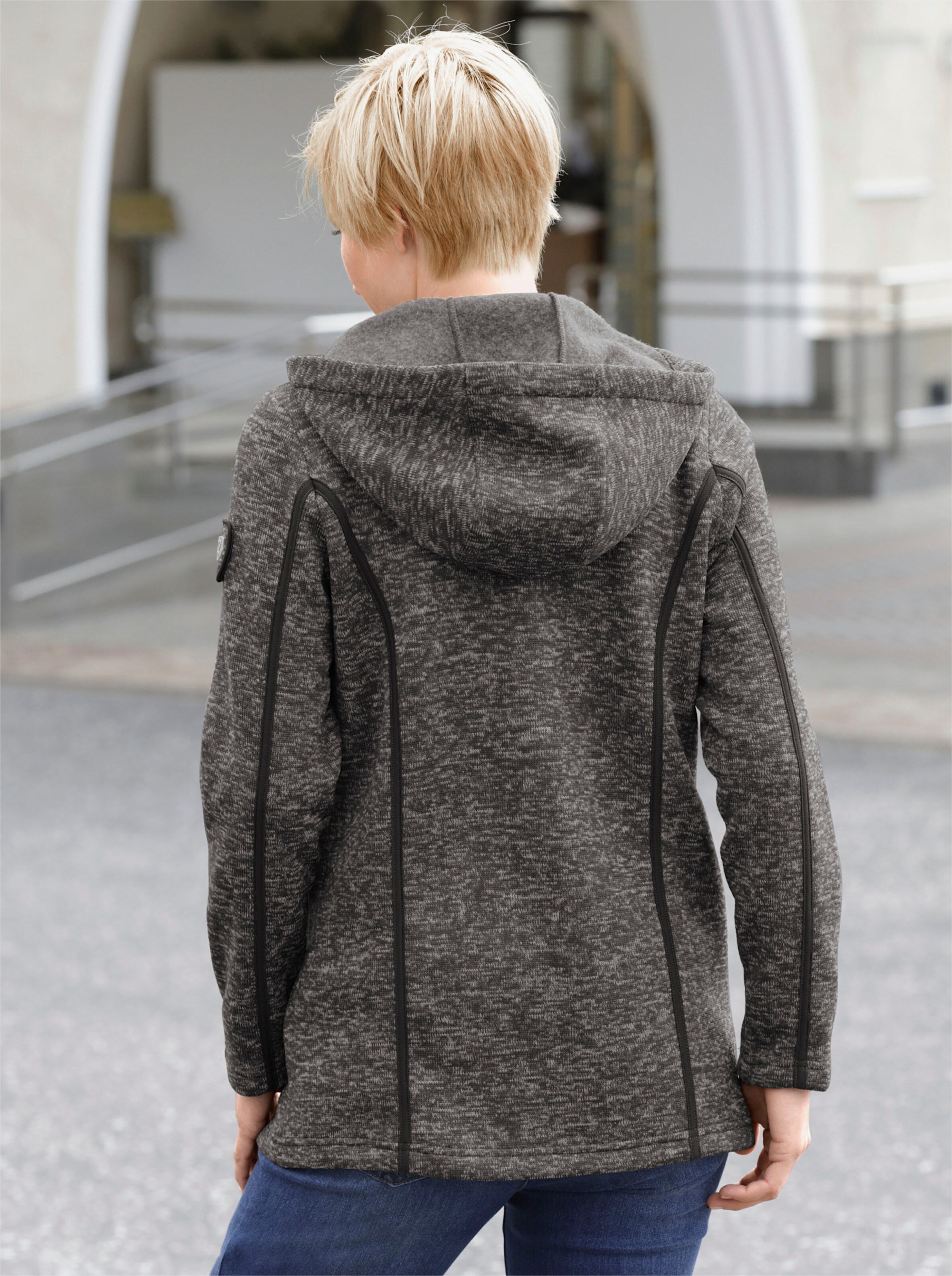 Kapuzenfleecejacke mit Umlegekragen