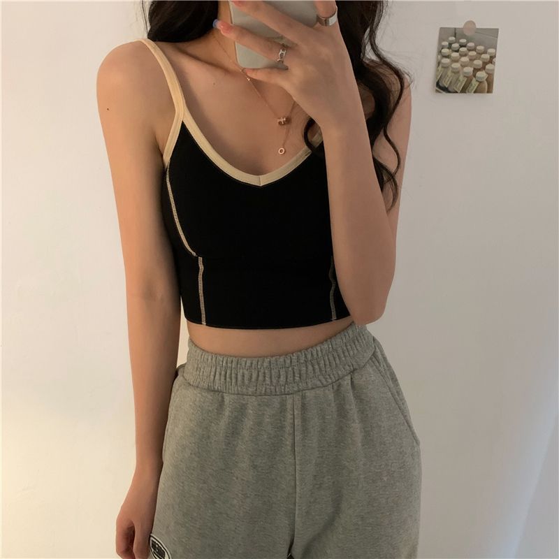 Moon City - Cropped camisoletop met contrasterende rand