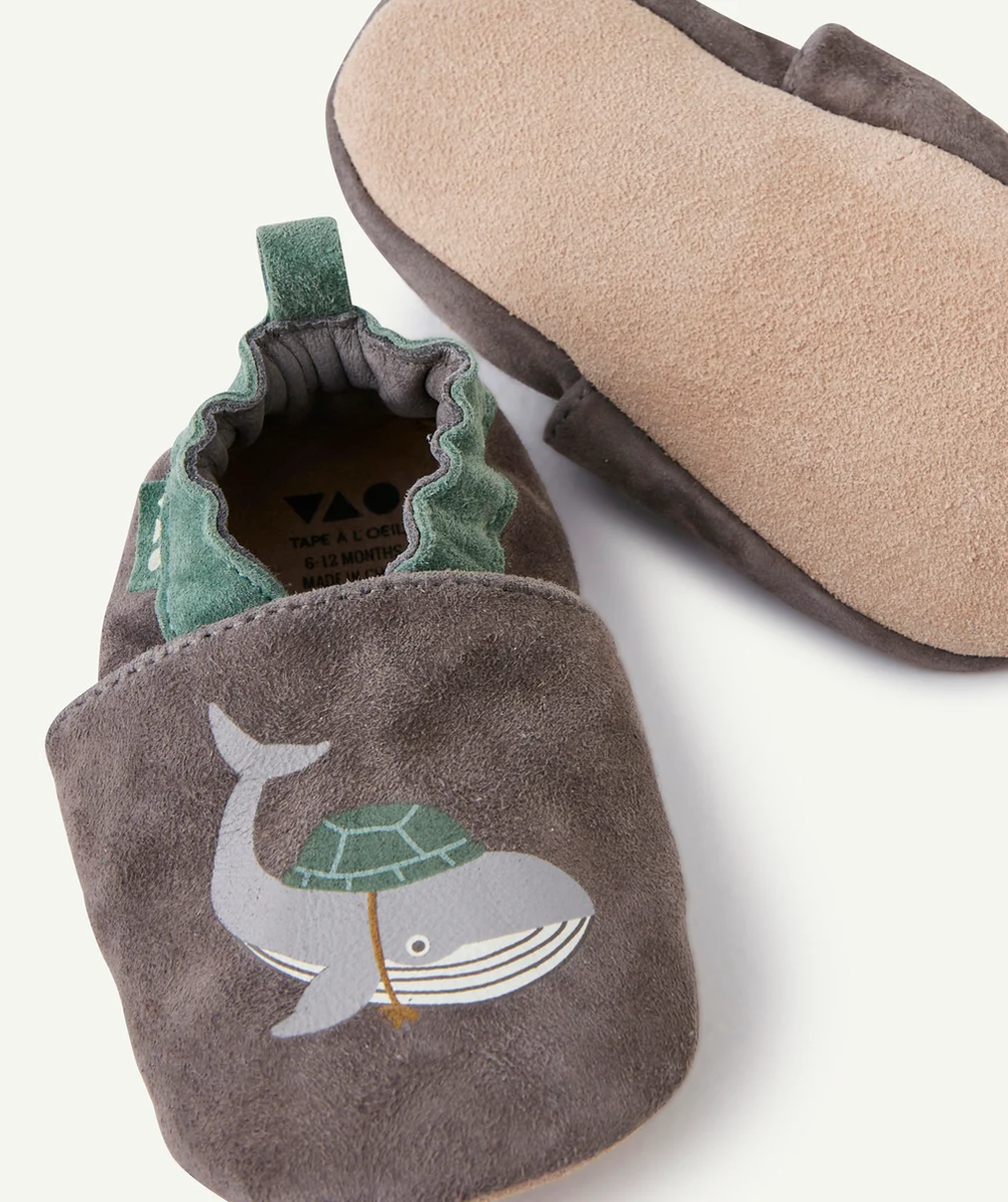 CHAUSSONS EN CUIR BÉBÉ GARÇON GRIS AVEC BALEINES