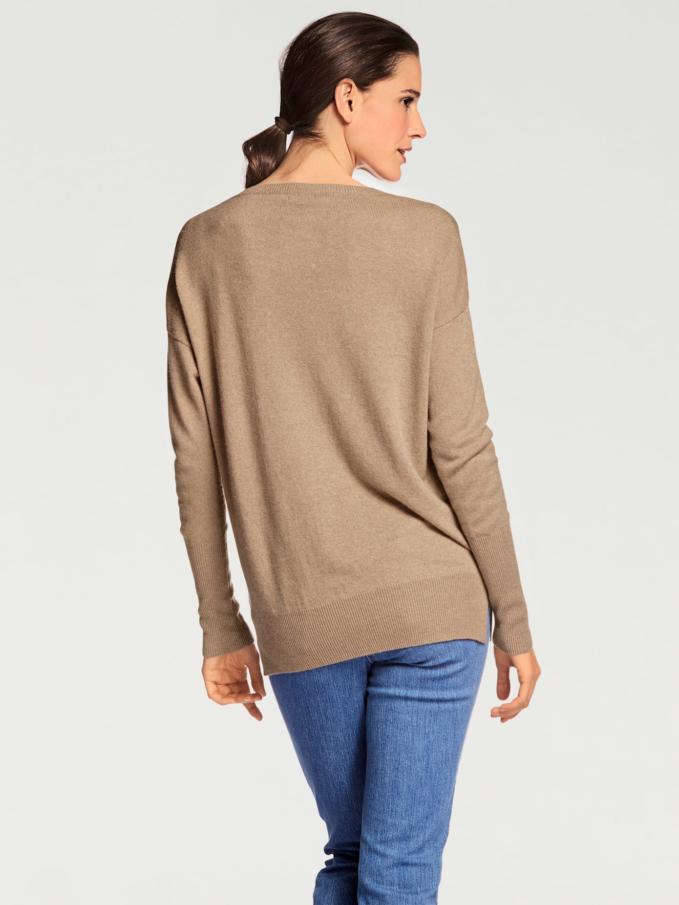 Pull col v basique facile à associer