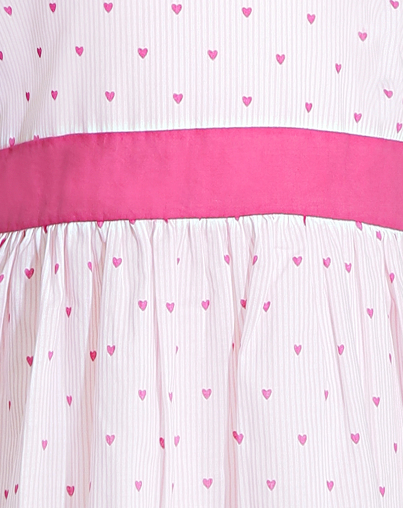 Kleid LITTLE HEARTS AOP ärmellos in fuchsia