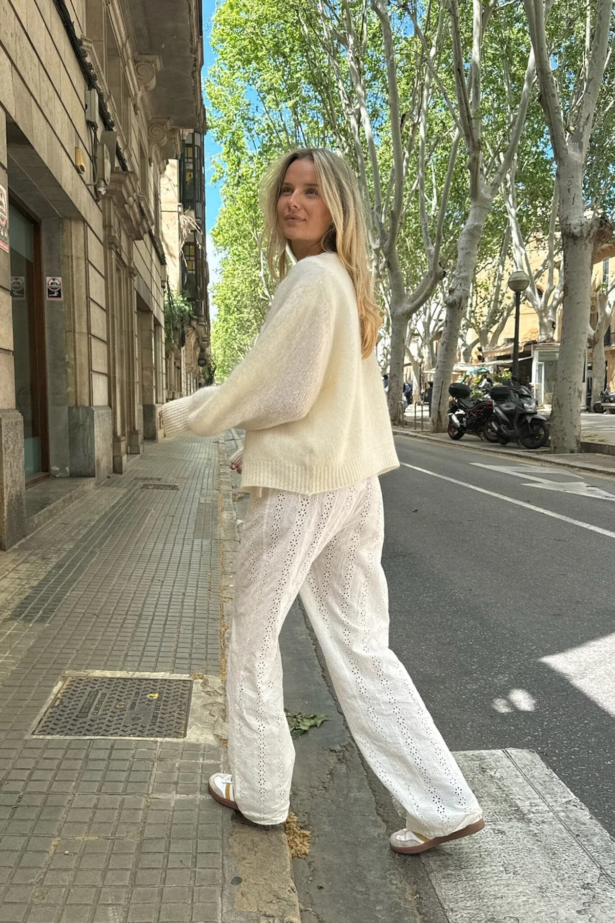 BYIC Zhannaic Pants we white embroidery