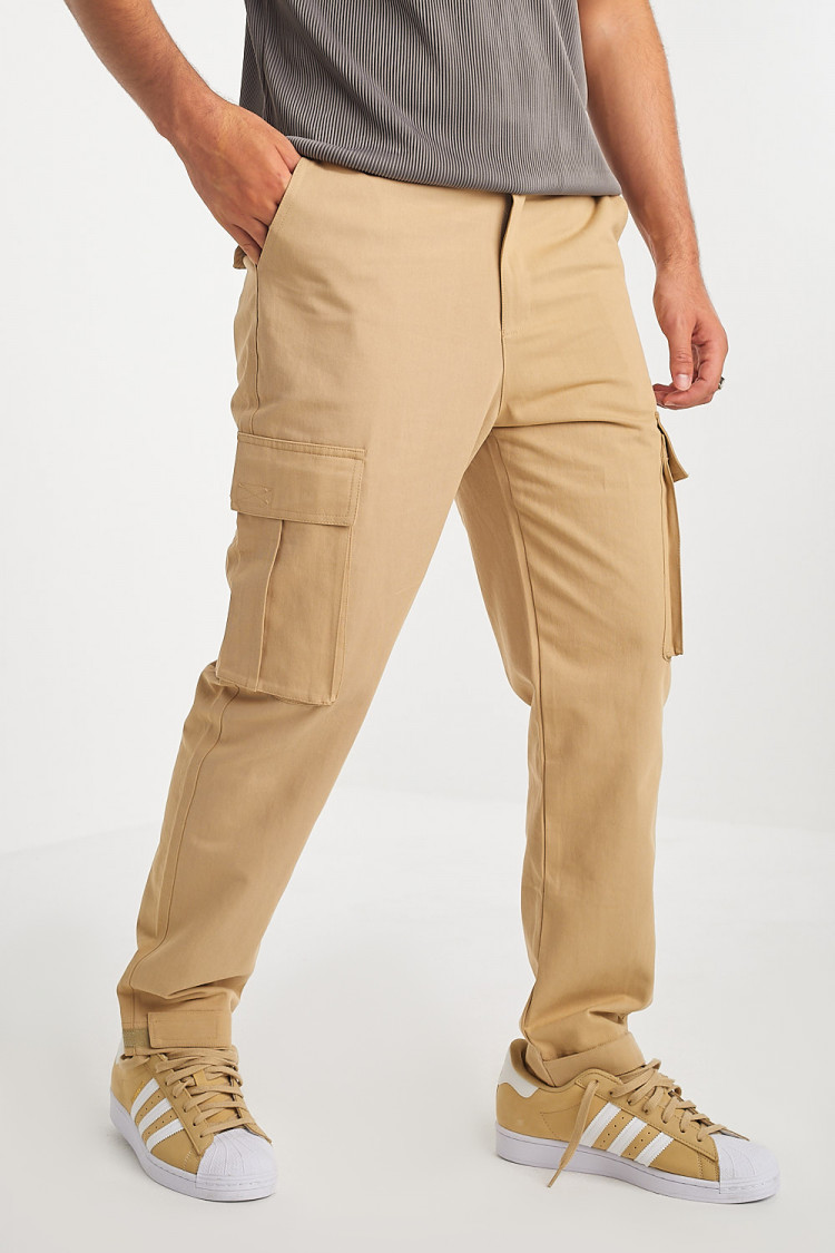 Pantalon beige foncé en toile à poches cargos