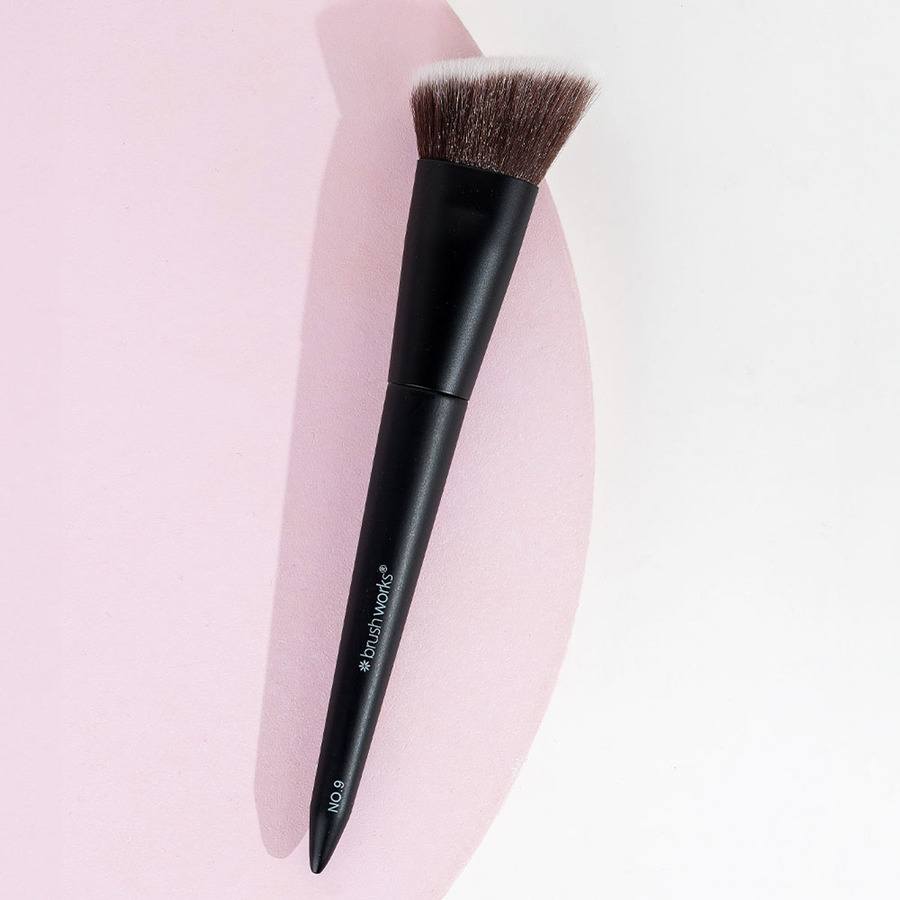 Brushworks No. 9 Angled Flat Top Foundation Buffing Brush