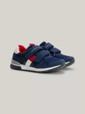 Tênis com fecho de velcro