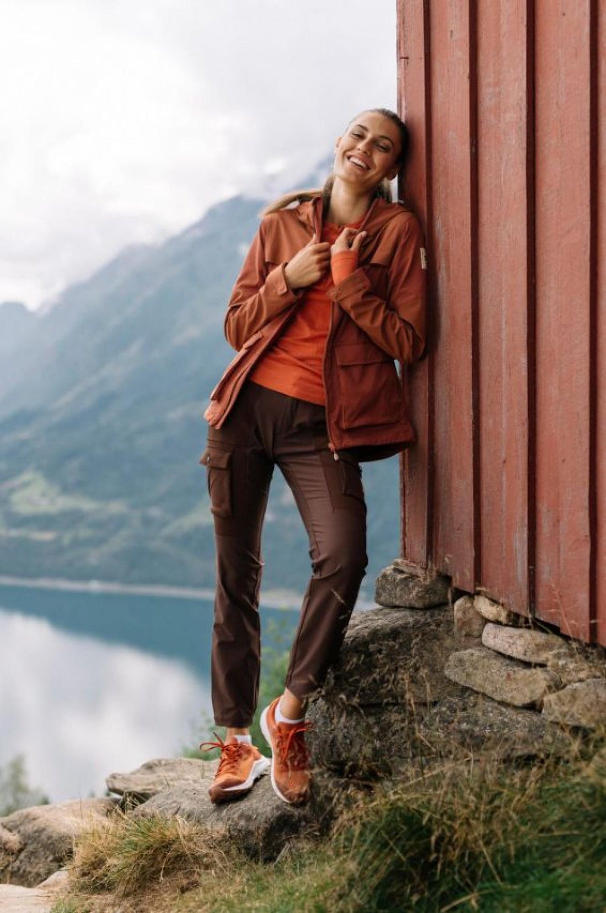 Twentyfour<br>1222 Hiking D
